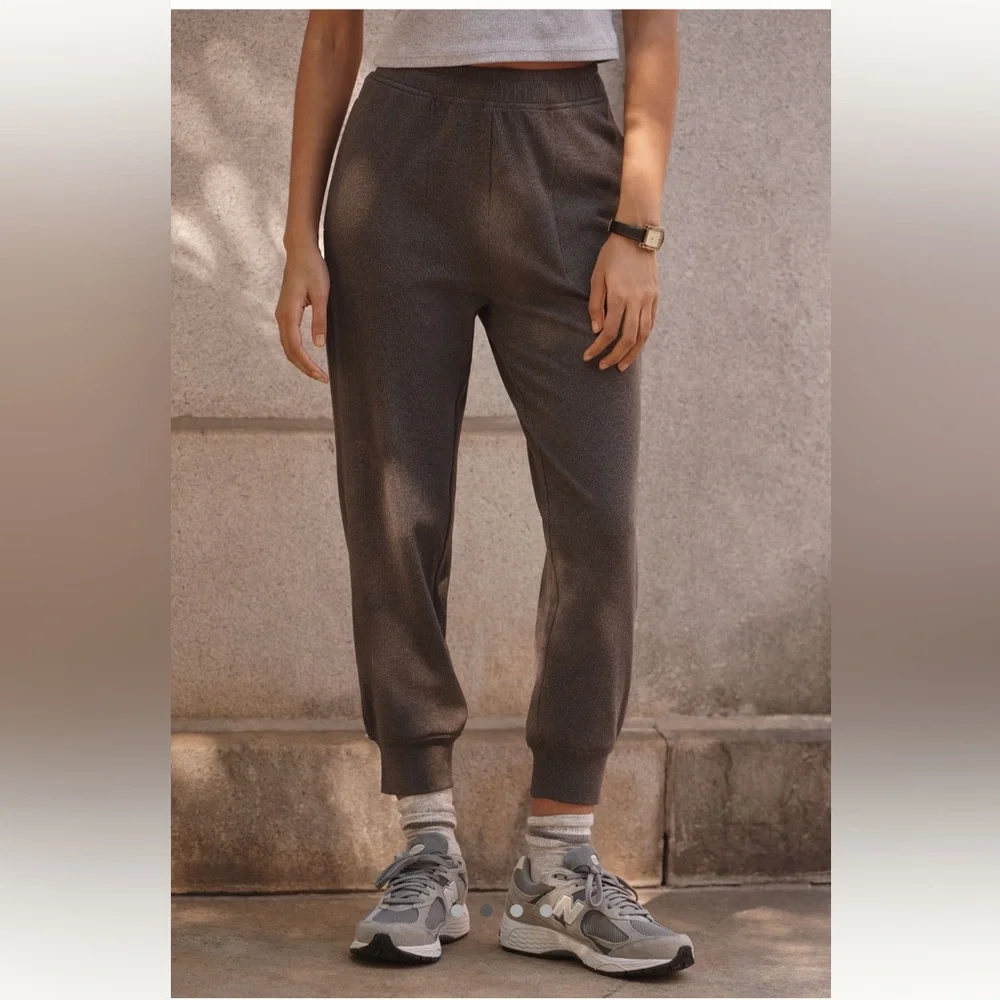 Varley slim cuff joggers - Picture 2 of 7